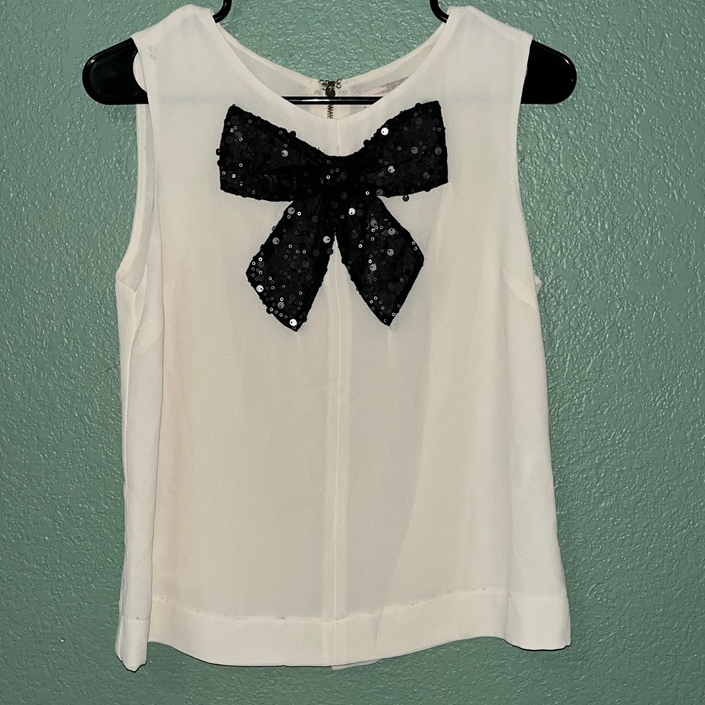 Dressy sleeveless blouse with sequinced bow